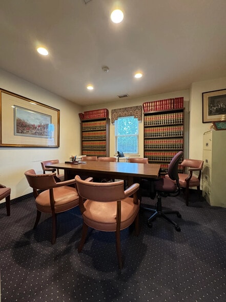 124 Medford Ave, Patchogue, NY à vendre - Photo intérieure – Image 3 sur 17