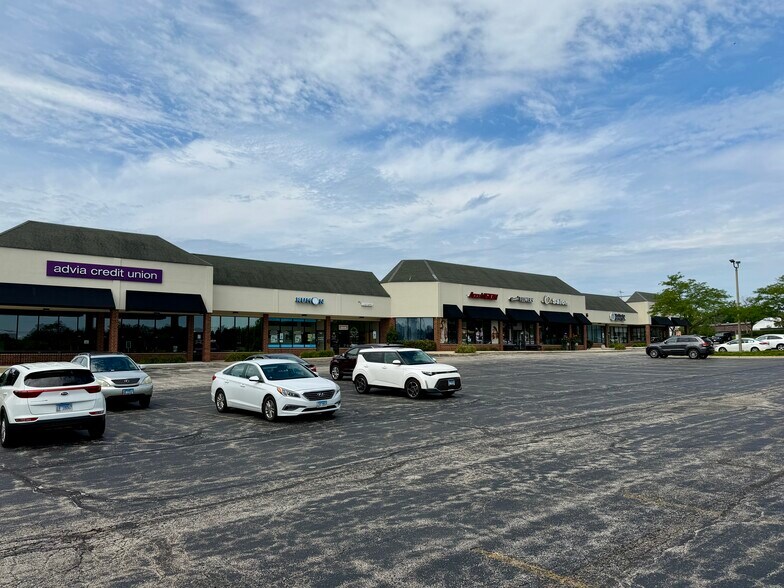 800-860 S Route 83, Mundelein, IL à louer - Photo de l’immeuble – Image 2 sur 4