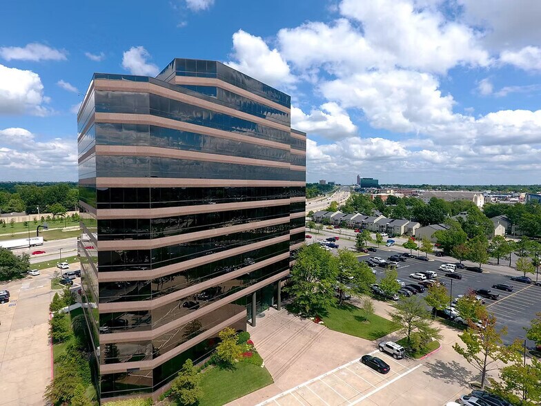 4200 E Skelly Dr, Tulsa, OK à louer - Photo de l’immeuble – Image 1 sur 21