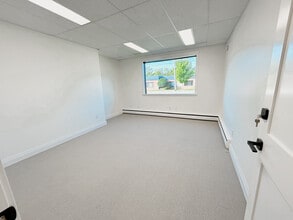 340-390 Saskatoon St, London, ON à louer Photo intérieure– Image 2 sur 9