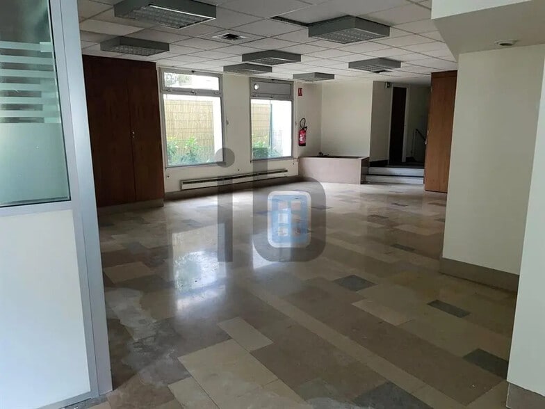 Bureau dans Neuilly-sur-Seine à louer - Photo de l’immeuble – Image 2 sur 7