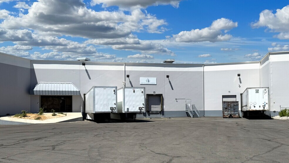 964 United Cir, Sparks, NV à louer - Photo de l’immeuble – Image 1 sur 8