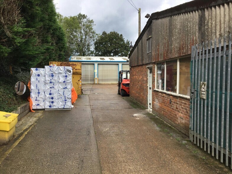 1-5 Cowbeech Hl, Hailsham à louer - Photo de l’immeuble – Image 2 sur 3