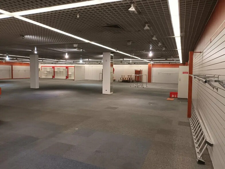 Local commercial dans Cléon à louer - Photo de l’immeuble – Image 2 sur 9