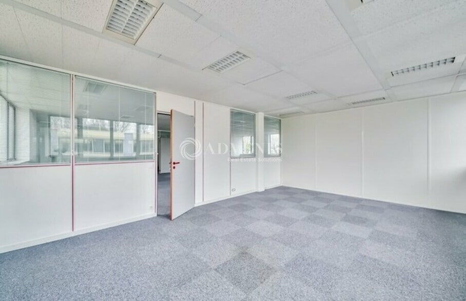 4 Rue Paul Henri Spaak, Saint-Thibault-des-Vignes à vendre - Photo intérieure – Image 3 sur 6