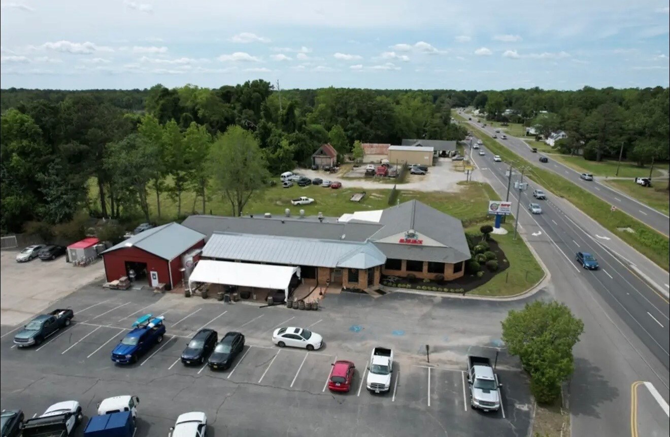 5036 George Washington Memorial Hwy, Hayes, VA à louer Photo de l’immeuble– Image 1 sur 2
