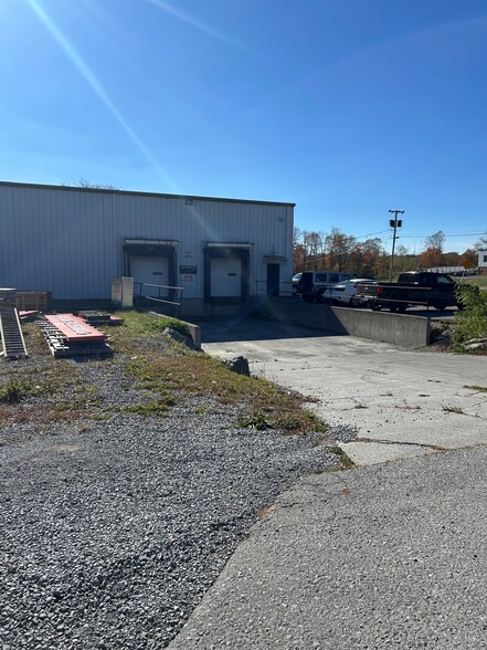 334 Industrial Park Rd, Bluefield, VA à louer - Photo de l’immeuble – Image 2 sur 14