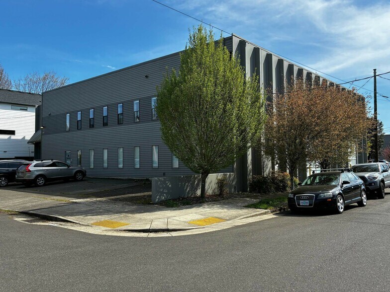 1710 SE Brooklyn St, Portland, OR à louer - Photo de l’immeuble – Image 1 sur 8