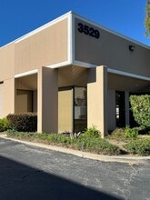 3529 Old Conejo Rd, Newbury Park, CA à louer Photo de l’immeuble– Image 1 sur 1