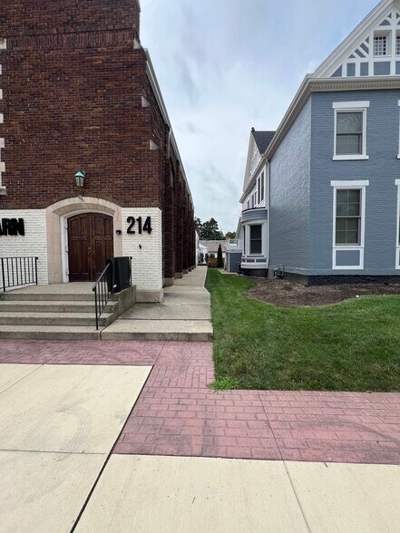214 W Main St, Troy, OH à vendre - Photo de l’immeuble – Image 2 sur 20