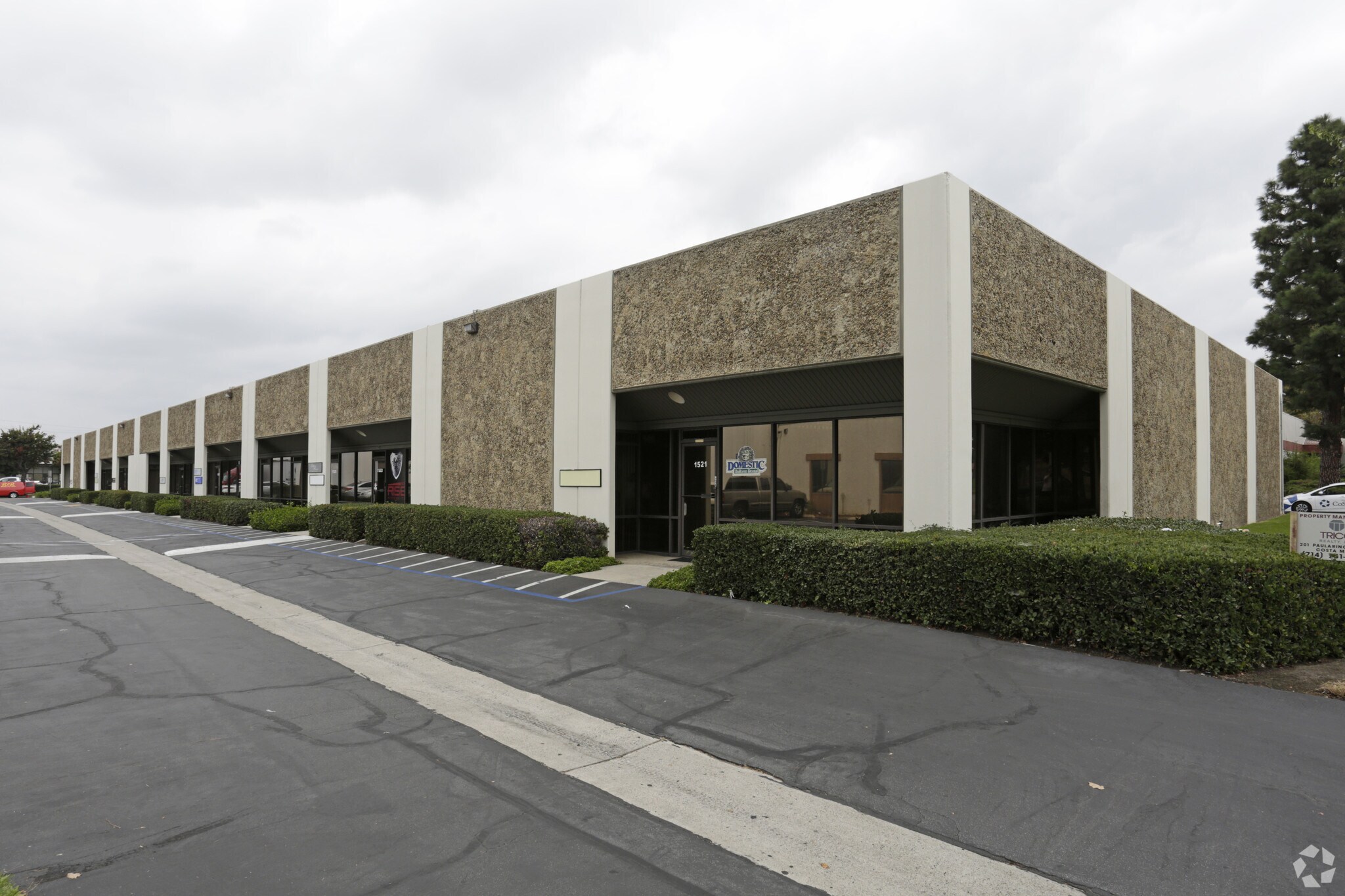1521-1539 W Orangewood Ave, Orange, CA à louer Photo de l’immeuble– Image 1 sur 4