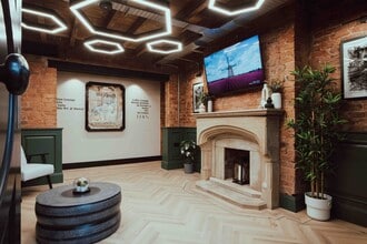 70 Brinksway, Stockport à louer Photo intérieure– Image 2 sur 7