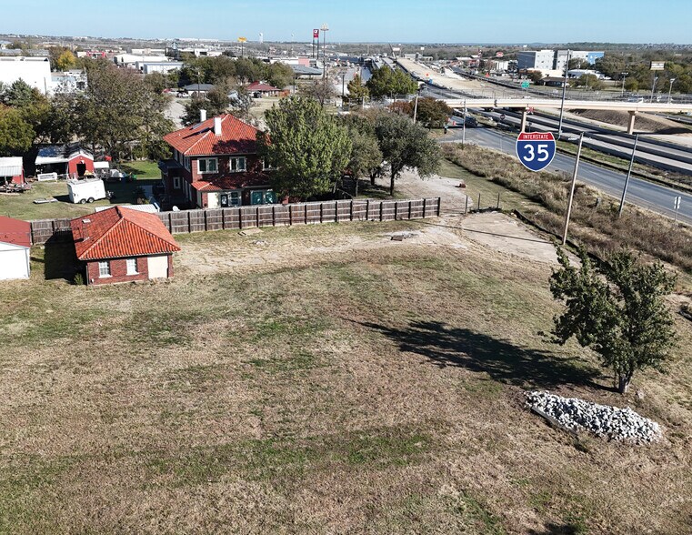 201 N Stemmons St, Sanger, TX à vendre - Photo de l’immeuble – Image 1 sur 3