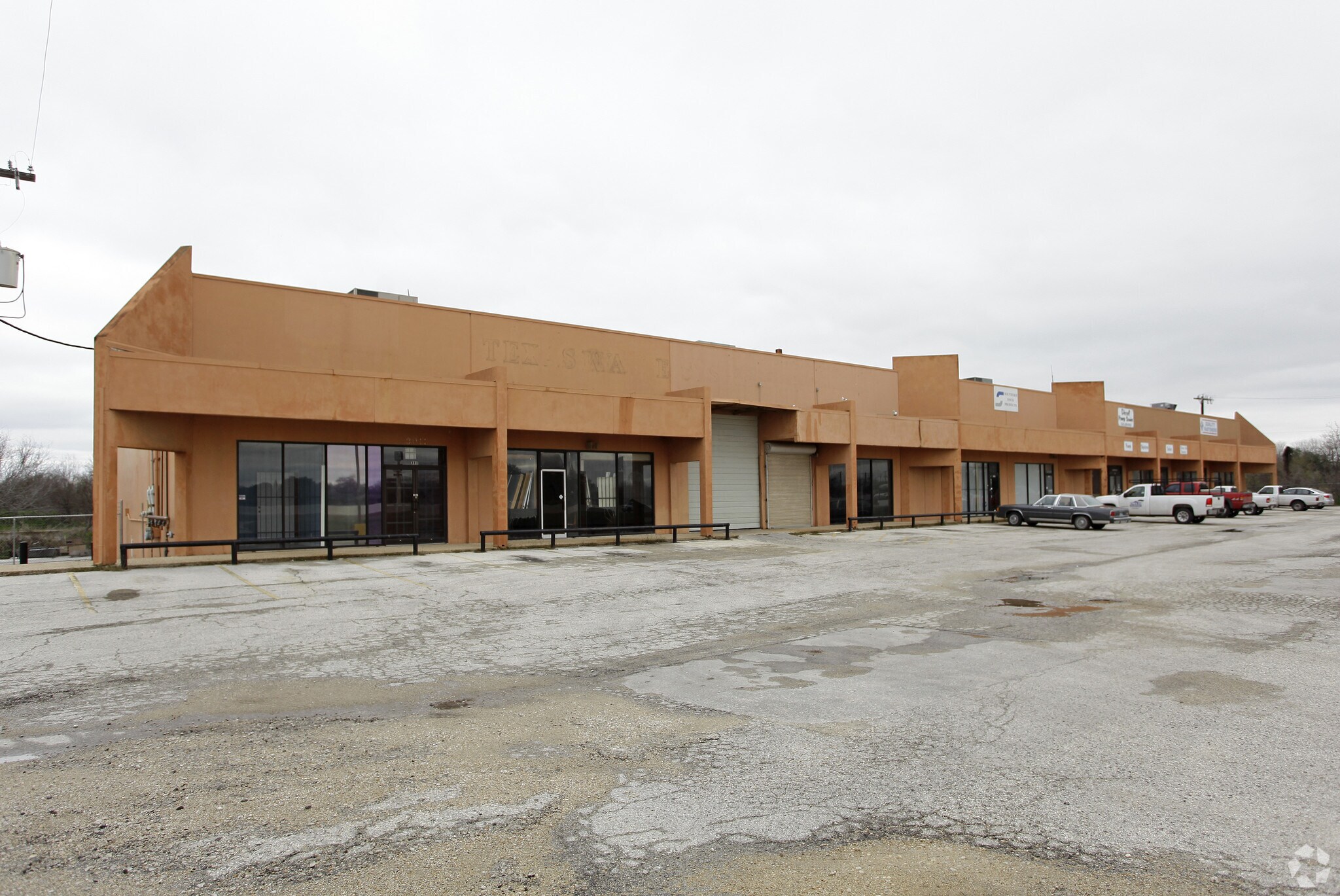 3911-3929 E IH-10, San Antonio, TX à vendre Photo principale– Image 1 sur 27