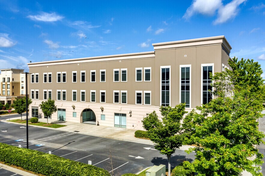 9101 Kings Parade Blvd, Charlotte, NC à louer - Photo de l’immeuble – Image 2 sur 11