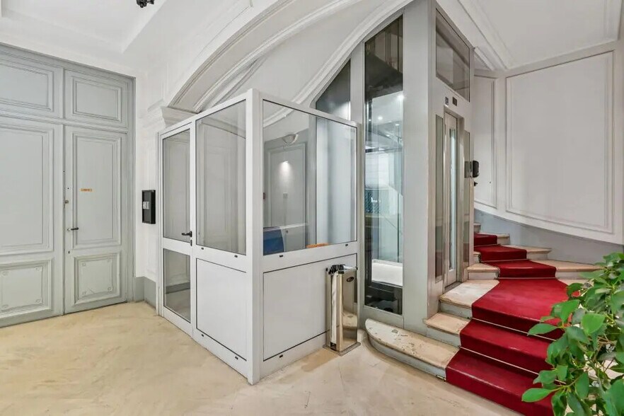 7 Rue Drouot, Paris à louer - Hall d’entrée – Image 3 sur 5