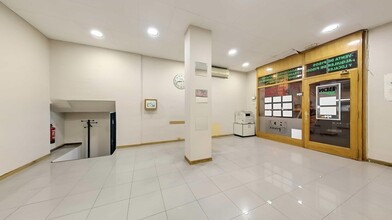 Local commercial dans Badalona, Barcelona à louer Plan d’étage– Image 1 sur 8