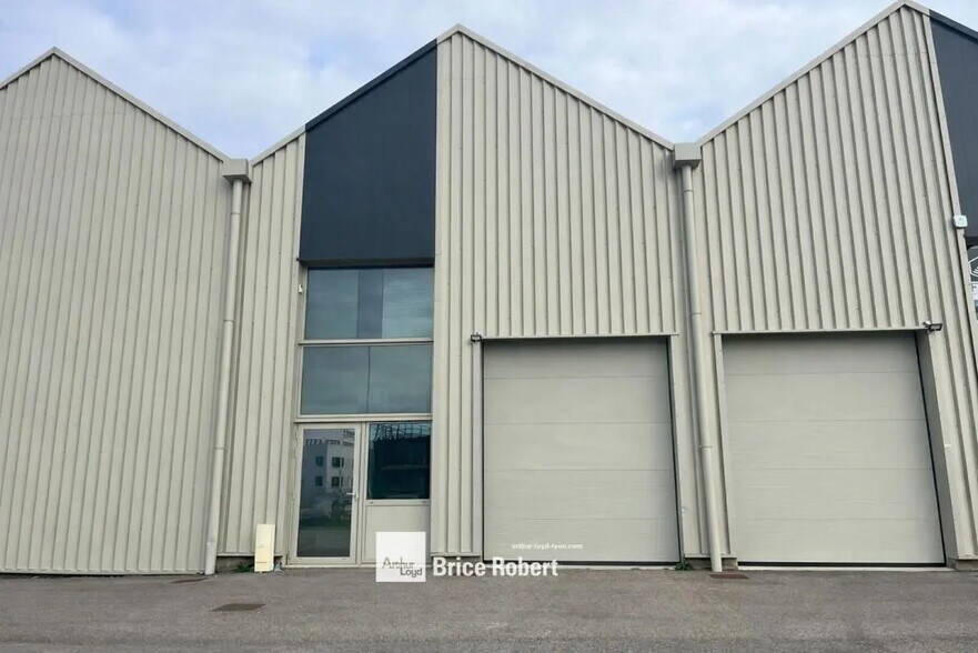 4 Rue Marcel Dassault, Genas à louer - Photo de l’immeuble – Image 2 sur 2