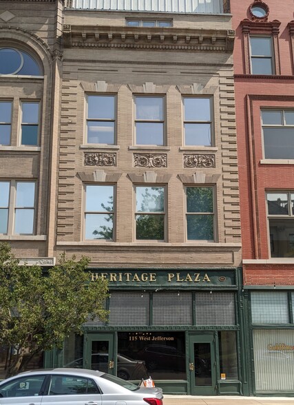 115 W Jefferson St, Bloomington, IL à louer - Photo de l’immeuble – Image 2 sur 10