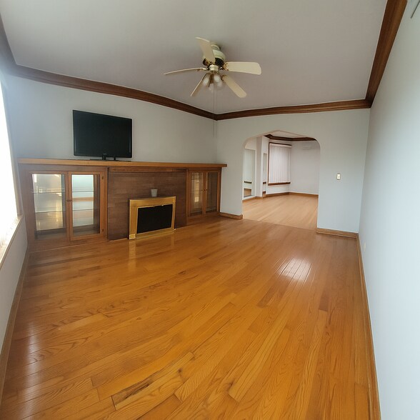 2556 W Lawrence Ave, Chicago, IL à vendre - Photo de l’immeuble – Image 3 sur 16