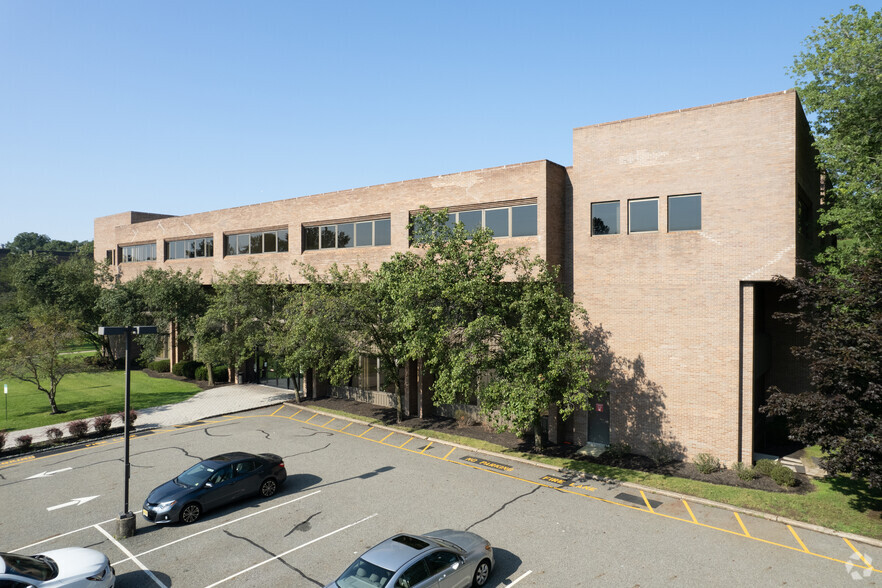 690 Kinderkamack Rd, Oradell, NJ à louer - Photo de l’immeuble – Image 3 sur 12