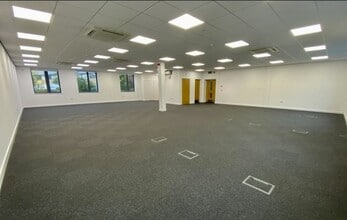 251-252 Capability Green, Luton à louer Photo intérieure– Image 2 sur 2