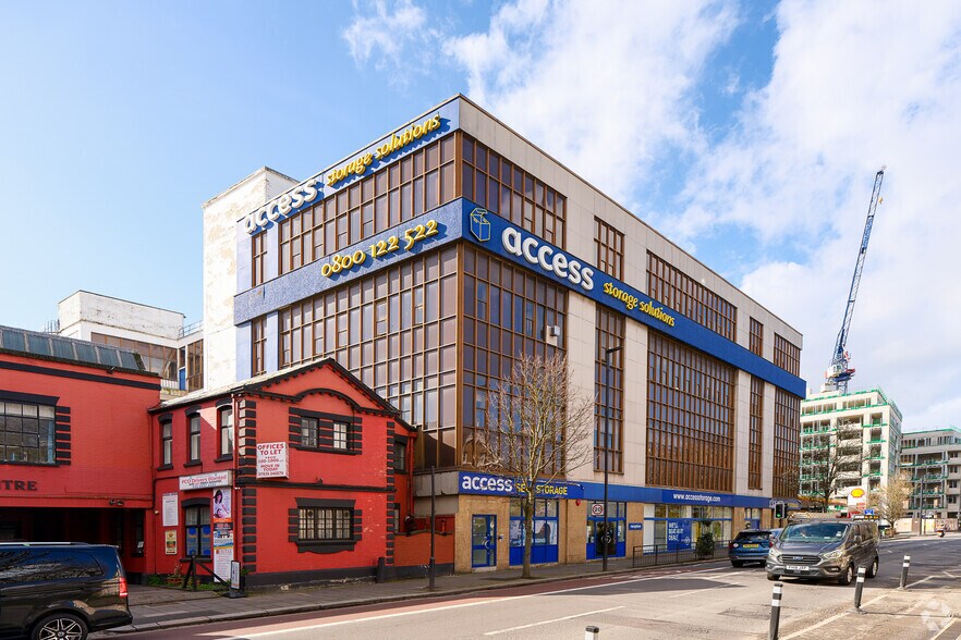 207-211 The Vale, Londres à louer - Photo principale – Image 1 sur 9