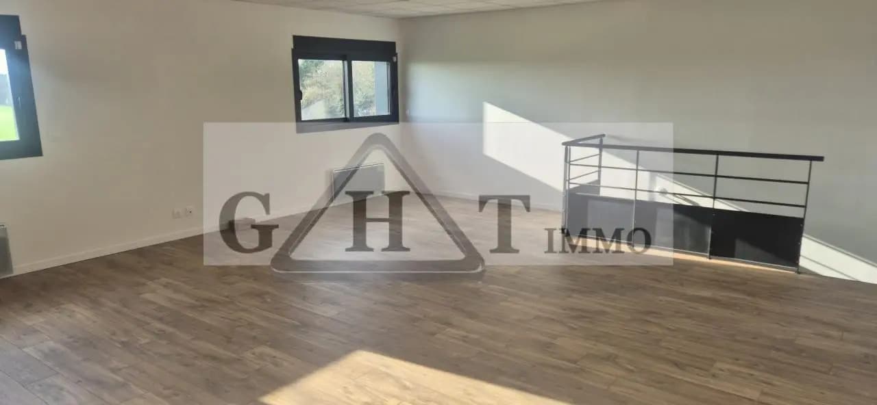 Industriel/Logistique dans Hérouville-en-Vexin à louer Photo de l’immeuble– Image 1 sur 8