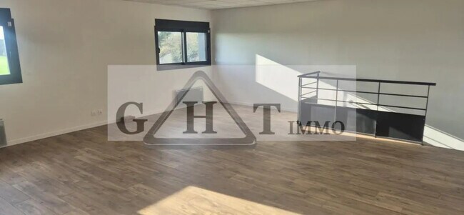 Plus de détails pour Bureau, Industriel/Logistique à louer