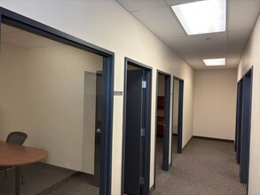 4000 4th St SE, Calgary, AB à louer Photo intérieure– Image 2 sur 5