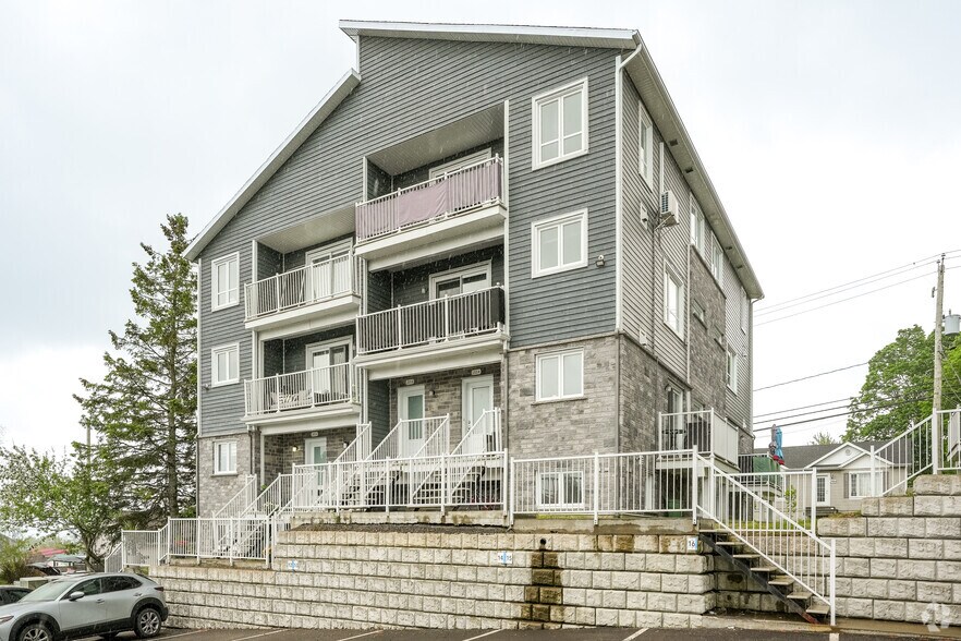 2105D Av Lapierre, Québec, QC à vendre - Photo de l’immeuble – Image 2 sur 3
