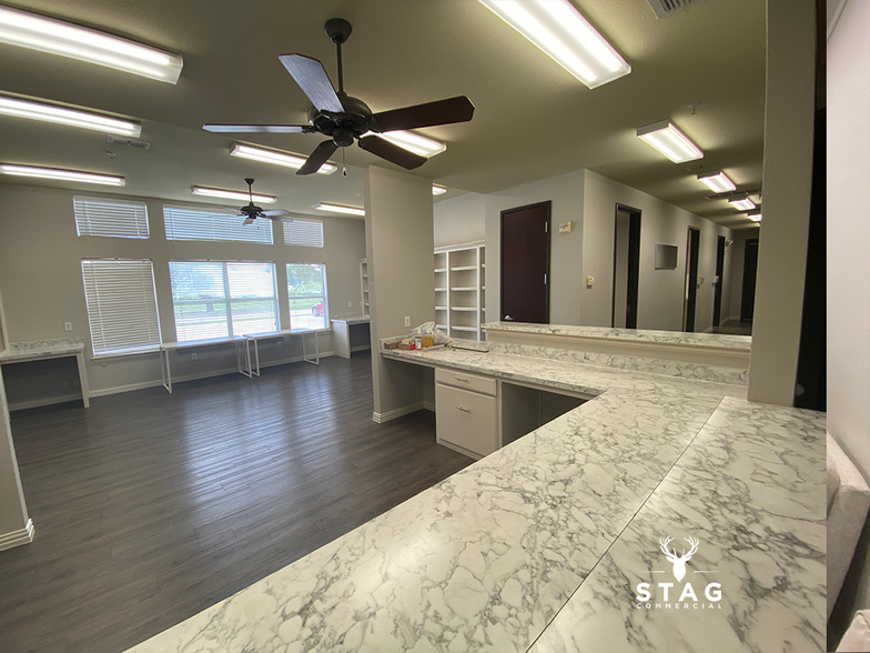 3327 Colorado Blvd, Denton, TX à louer - Photo de l’immeuble – Image 2 sur 20