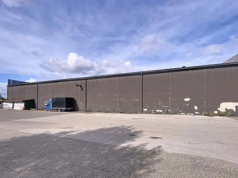 Industriel/Logistique dans Saint-Priest à vendre - Photo de l’immeuble – Image 2 sur 10