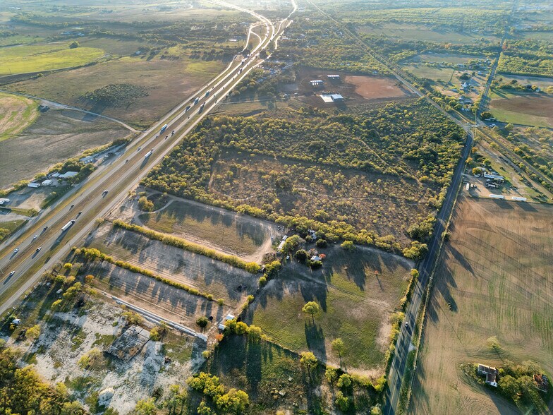 17963 Interstate 35 Access Rd, Lytle, TX à vendre - Aérien – Image 3 sur 9