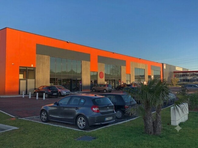 Plus de détails pour 123 Rue Du Santoyon, Saint-Quentin-Fallavier - Local commercial à louer