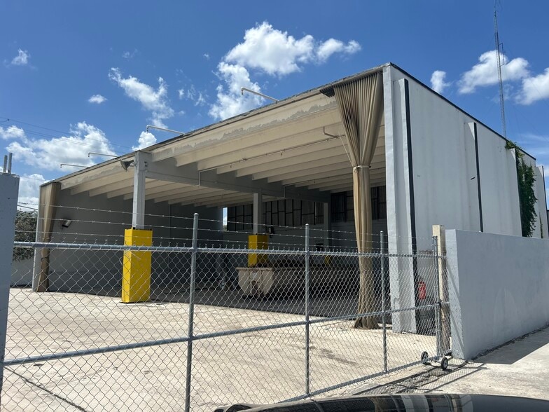 5659 Plunkett St, Hollywood, FL à louer - Photo de l’immeuble – Image 3 sur 12