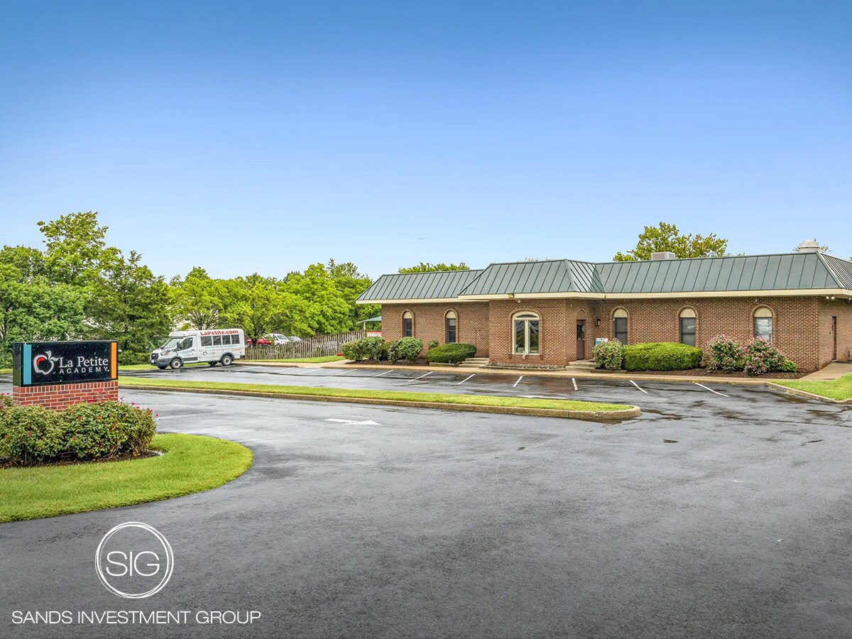 6 Cardinal Park Dr SE, Leesburg, VA à vendre Photo de l’immeuble– Image 1 sur 6