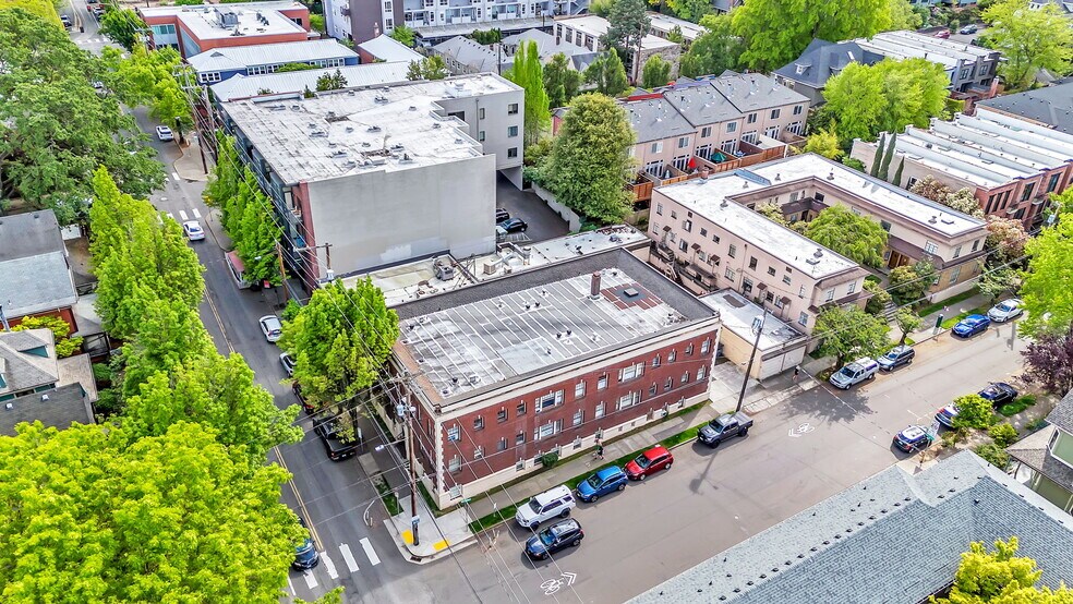 1323 NW 23rd Ave, Portland, OR à vendre - Photo de l’immeuble – Image 3 sur 16