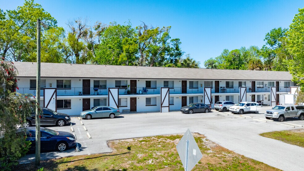 1216 Kennedy Rd, Daytona Beach, FL à vendre - Photo de l’immeuble – Image 3 sur 5