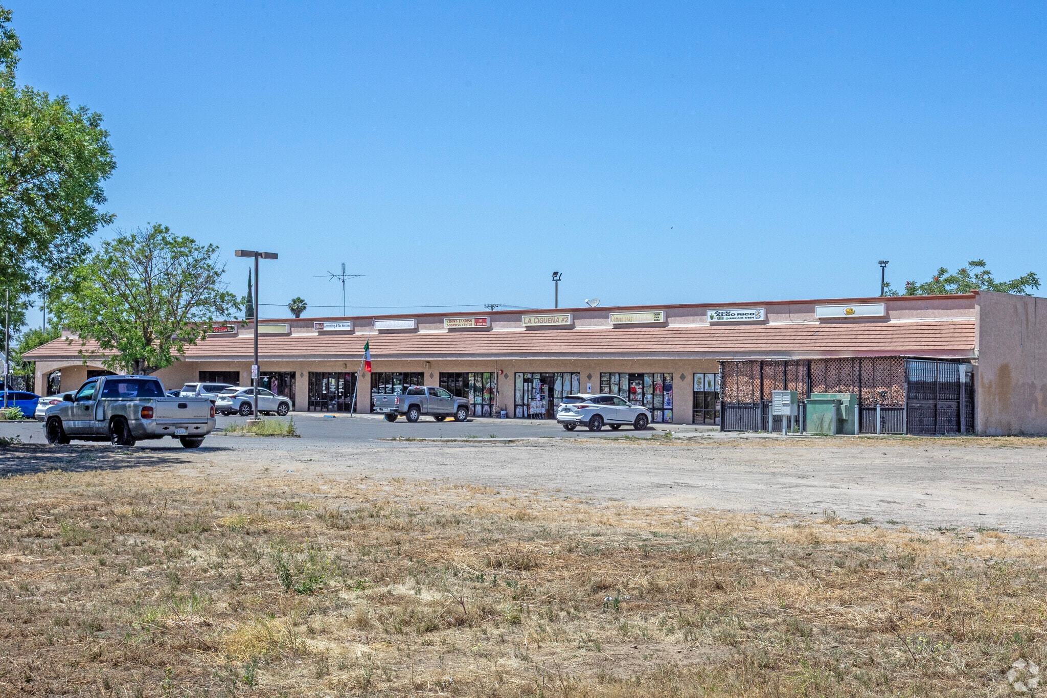 101 E Glenn Ave, Modesto, CA à louer Photo principale– Image 1 sur 2