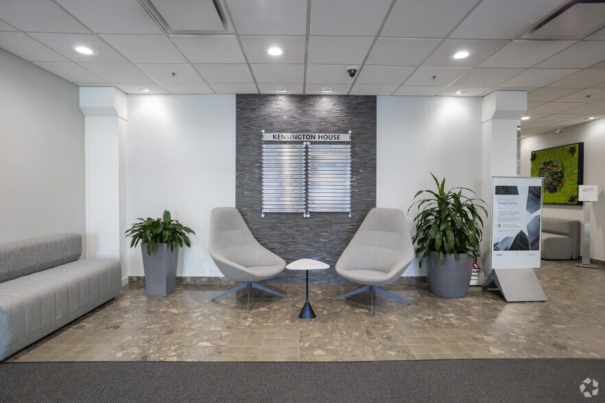 1167 Kensington Cres NW, Calgary, AB à louer - Hall d’entrée – Image 2 sur 9