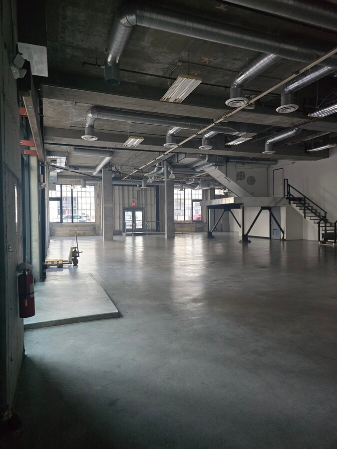 390 11th Ave, San Diego, CA 92101 - Lot 390 -  - Photo intérieure - Image 1 of 7