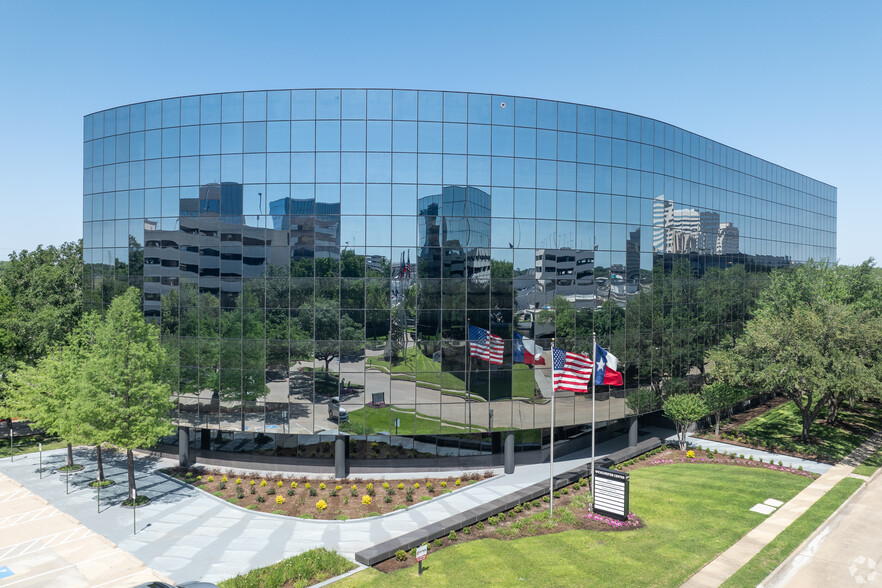 12012 Wickchester Ln, Houston, TX à louer - Photo de l’immeuble – Image 1 sur 10