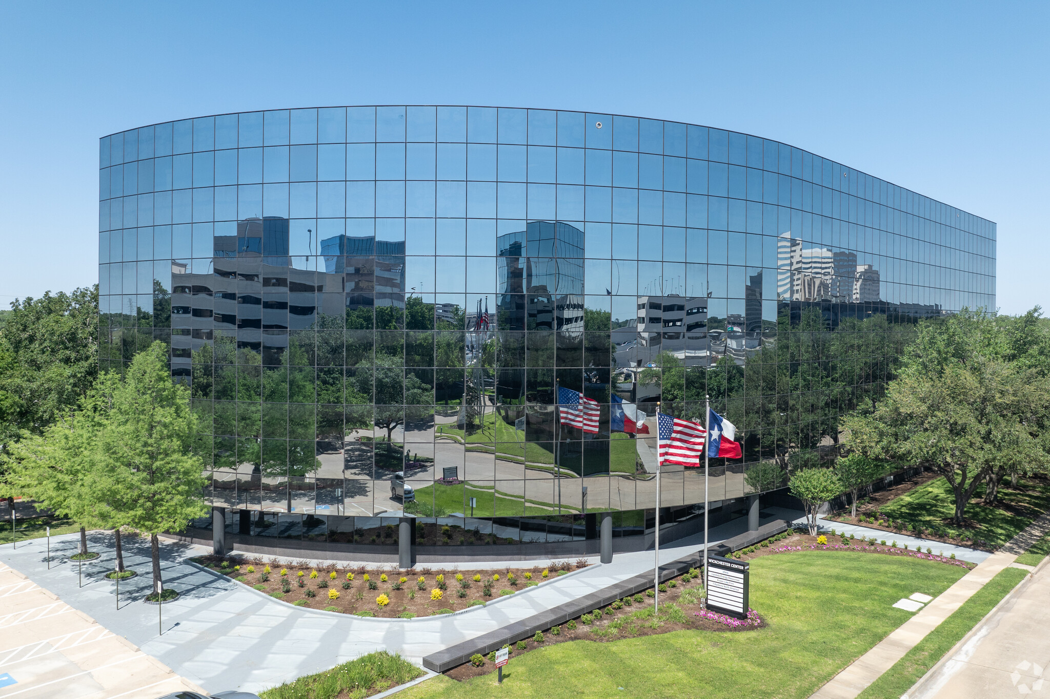 12012 Wickchester Ln, Houston, TX à louer Photo de l’immeuble– Image 1 sur 11