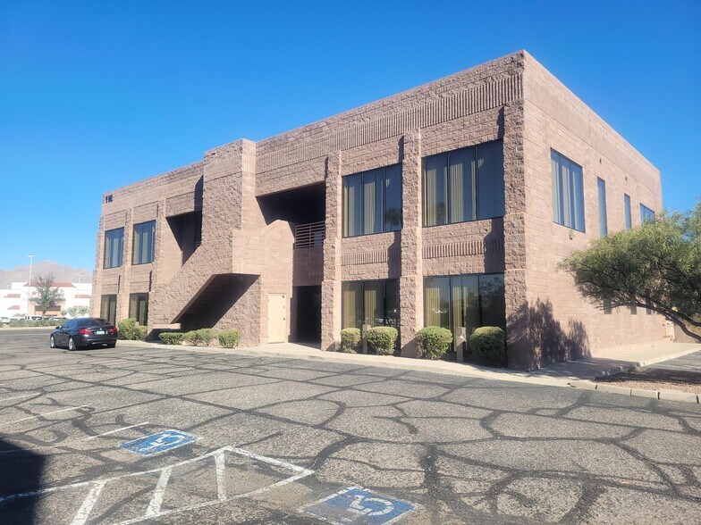 1 W Wetmore Rd, Tucson, AZ à louer - Photo de l’immeuble – Image 2 sur 8