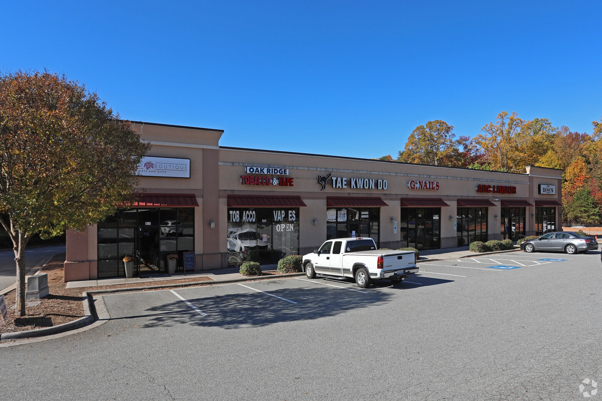 2309 Fleming Rd, Greensboro, NC à louer Photo de l’immeuble– Image 1 sur 6