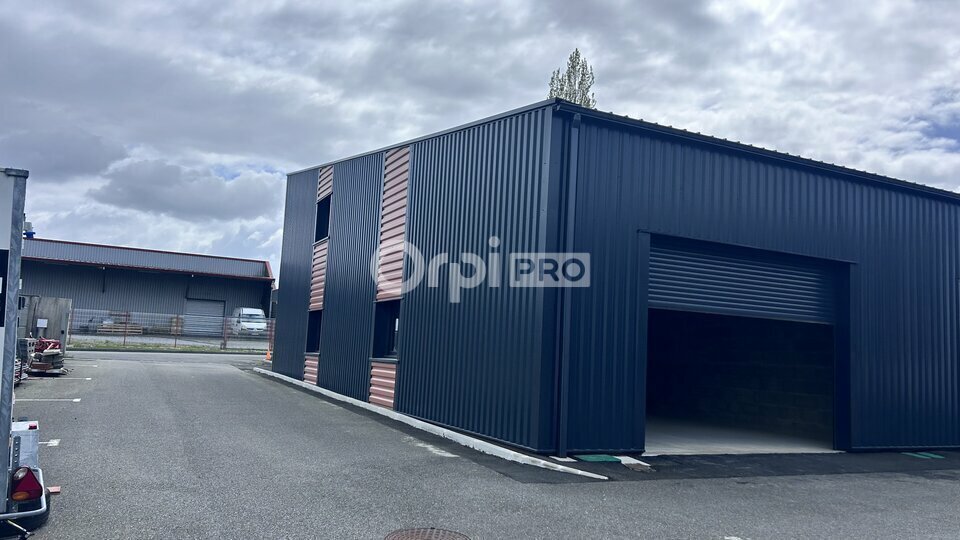 Local d’activités dans Sauvagnon à louer - Photo de l’immeuble – Image 3 sur 5