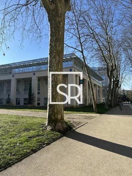 Local commercial dans Vichy à louer - Photo principale – Image 3 sur 10