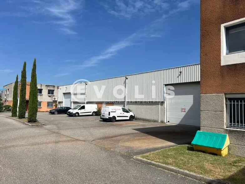 Local d’activités dans Chassieu à louer - Photo de l’immeuble – Image 3 sur 23