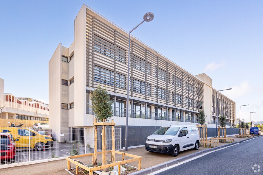 47 Boulevard Des Acieries, Marseille à vendre - Photo de l’immeuble – Image 2 sur 3